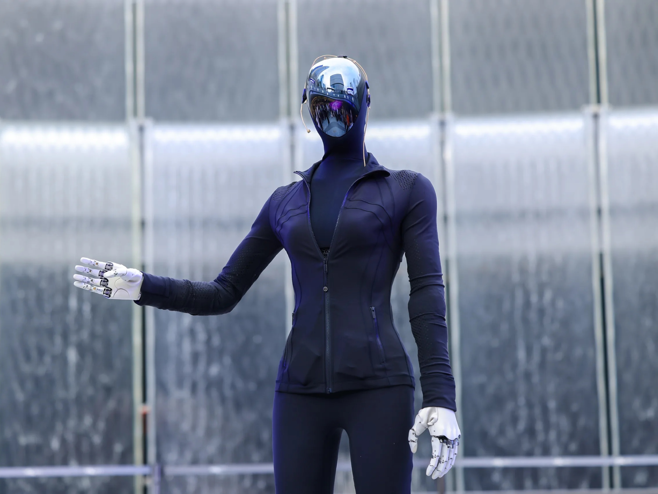 XPeng’s Iron Humanoid Robot Falls at Public Debut Event